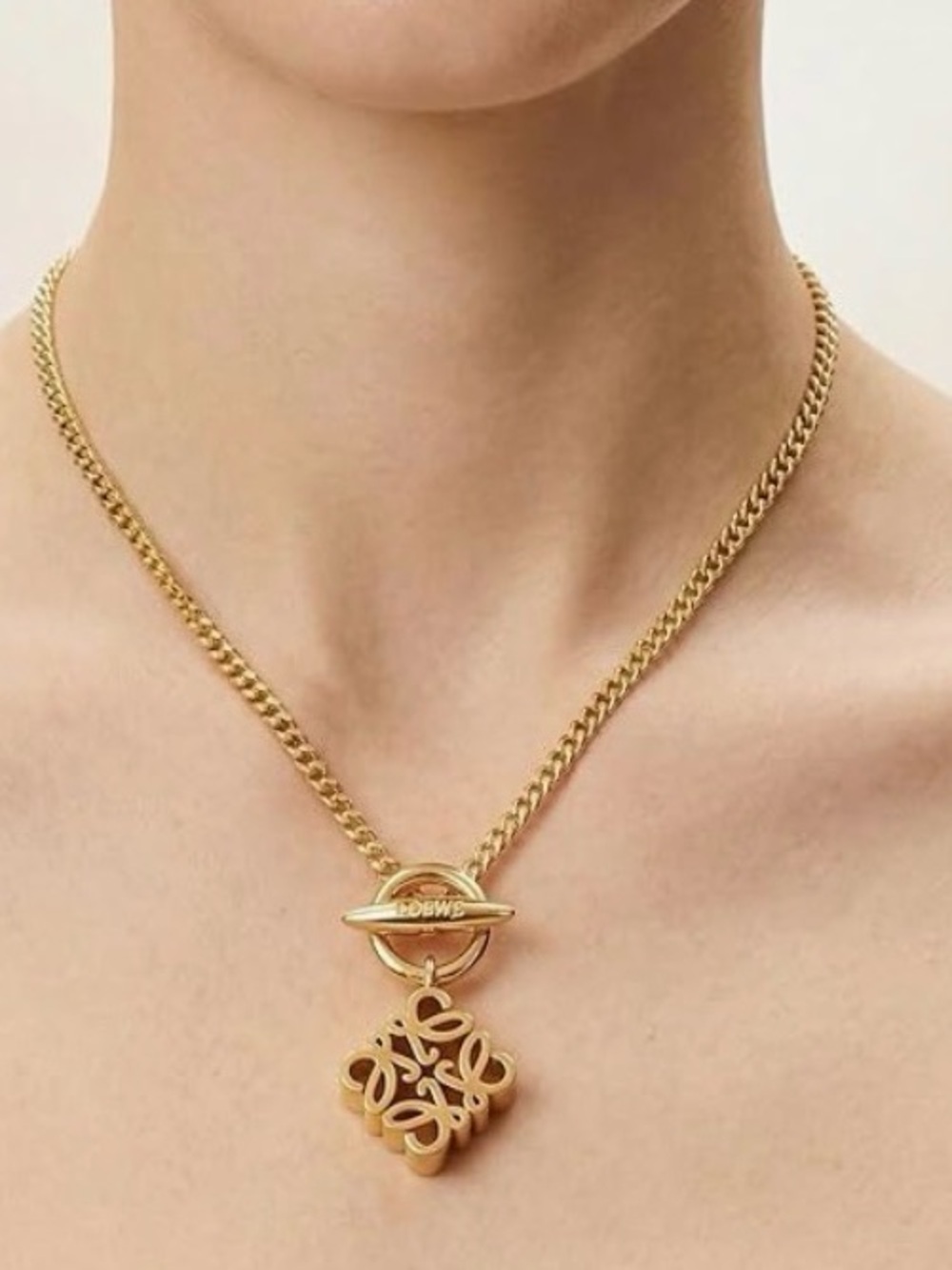 🆕 LOEWE Anagram Toggle Pendant Necklace - Picture 2 of 4